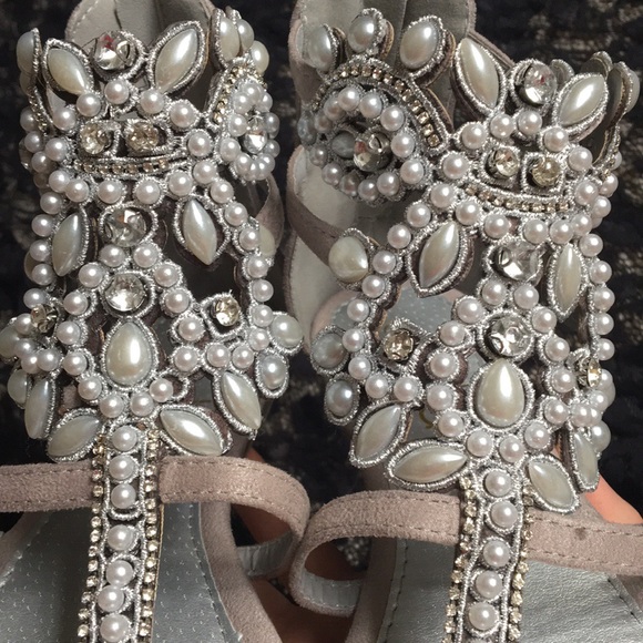 SOLD Gray Rhinestone Gladiator Sandals Size 6.5 - Picture 8 of 8